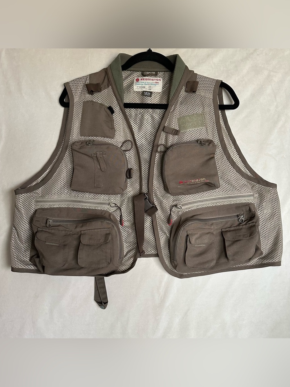 Redington Fly Fishing Vest LG/XL Taupe Mesh Multi Pocket Vest